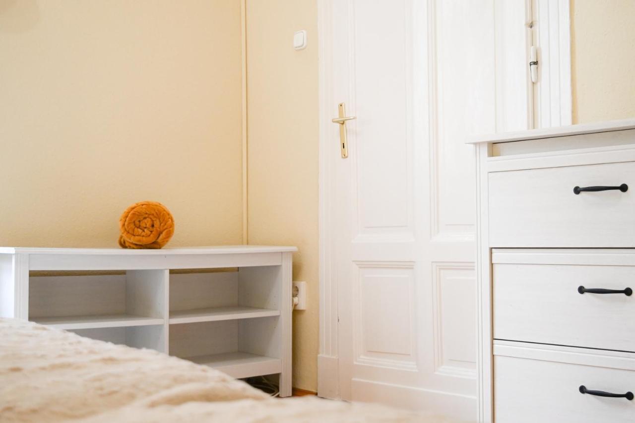 Apartamento Your In Budapest: Cozy, & Silent Budapeste